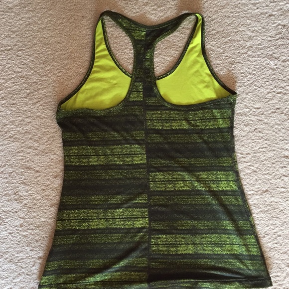 NIKE workout top - Picture 2 of 4